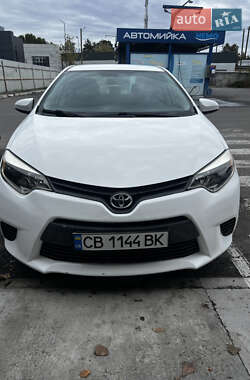 Седан Toyota Corolla 2015 в Чернигове