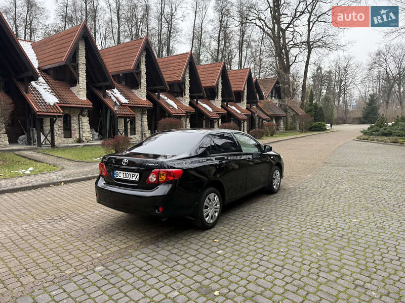 Седан Toyota Corolla 2008 в Львові