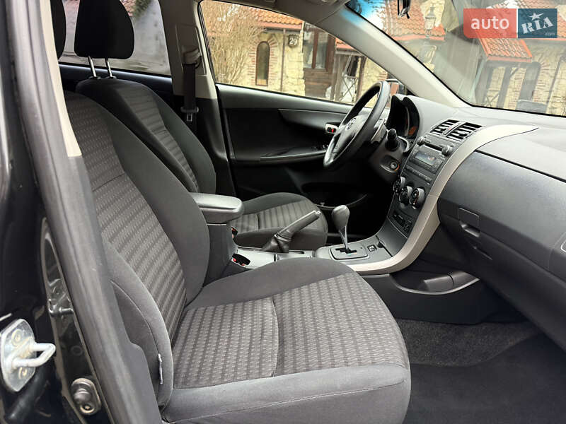 Седан Toyota Corolla 2008 в Львові