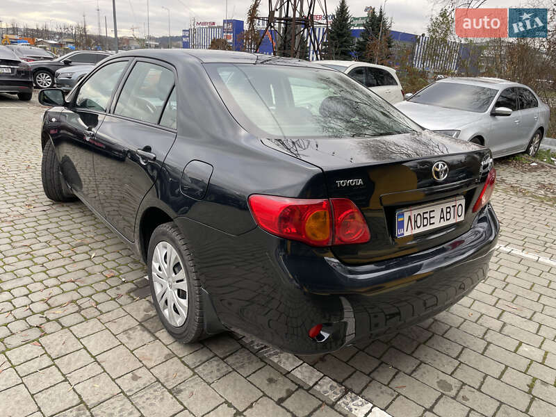 Седан Toyota Corolla 2008 в Львове