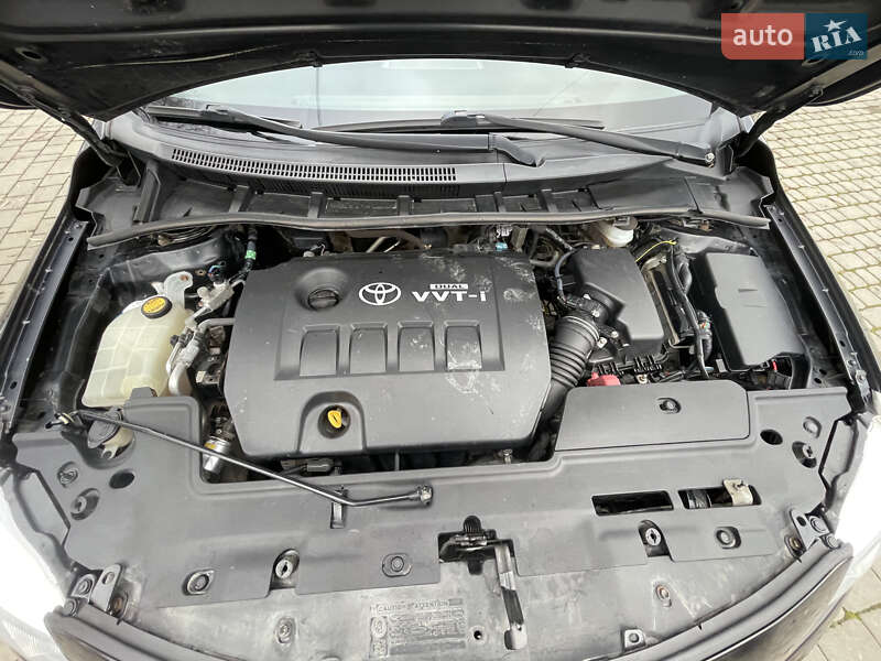 Седан Toyota Corolla 2008 в Львове