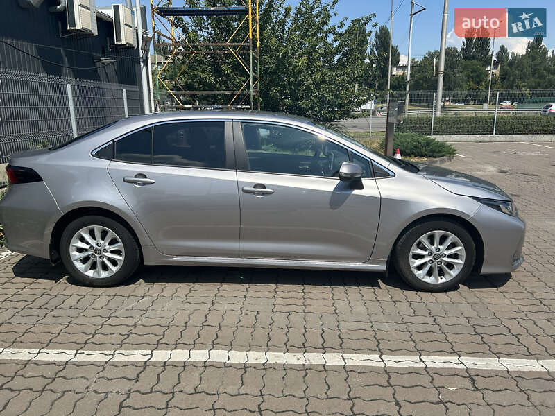 Седан Toyota Corolla 2020 в Києві