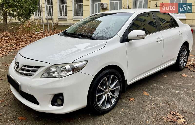 Седан Toyota Corolla 2012 в Києві