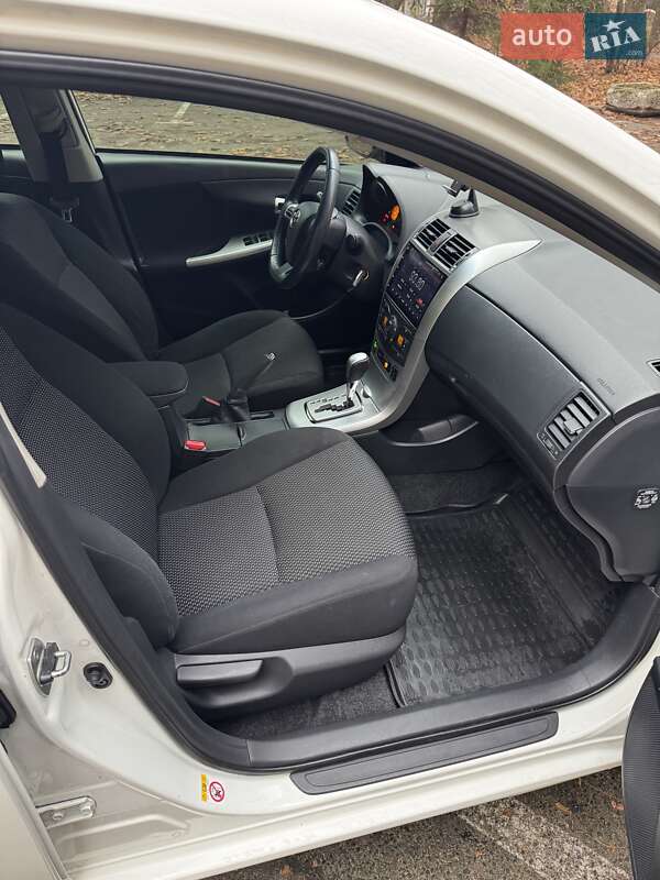 Седан Toyota Corolla 2012 в Києві