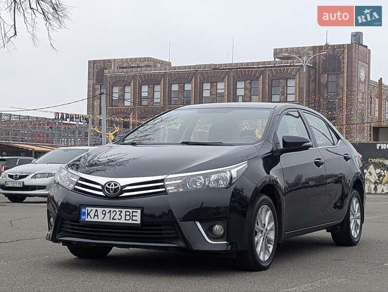 Седан Toyota Corolla 2013 в Києві