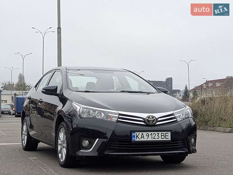 Седан Toyota Corolla 2013 в Києві