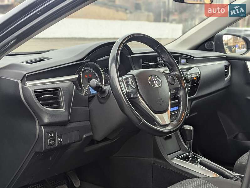 Седан Toyota Corolla 2013 в Києві