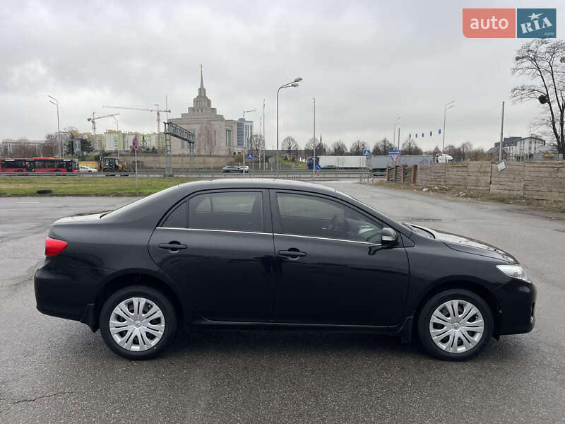 Седан Toyota Corolla 2012 в Киеве