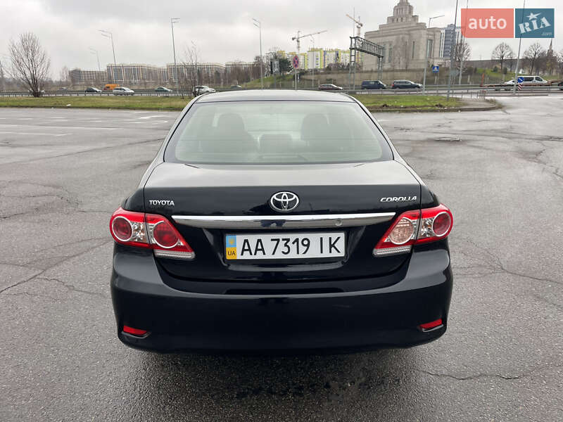Седан Toyota Corolla 2012 в Киеве