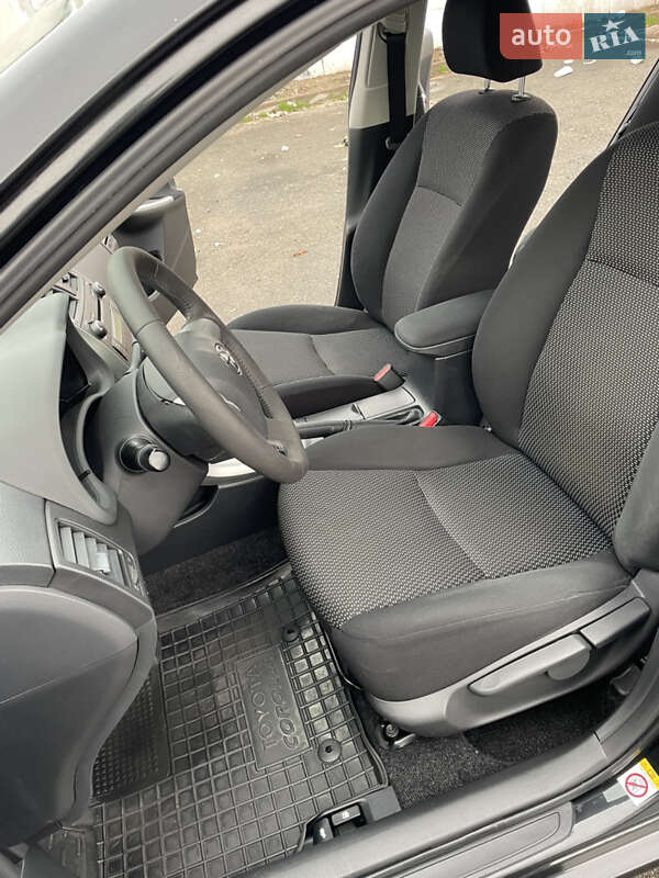 Седан Toyota Corolla 2012 в Киеве