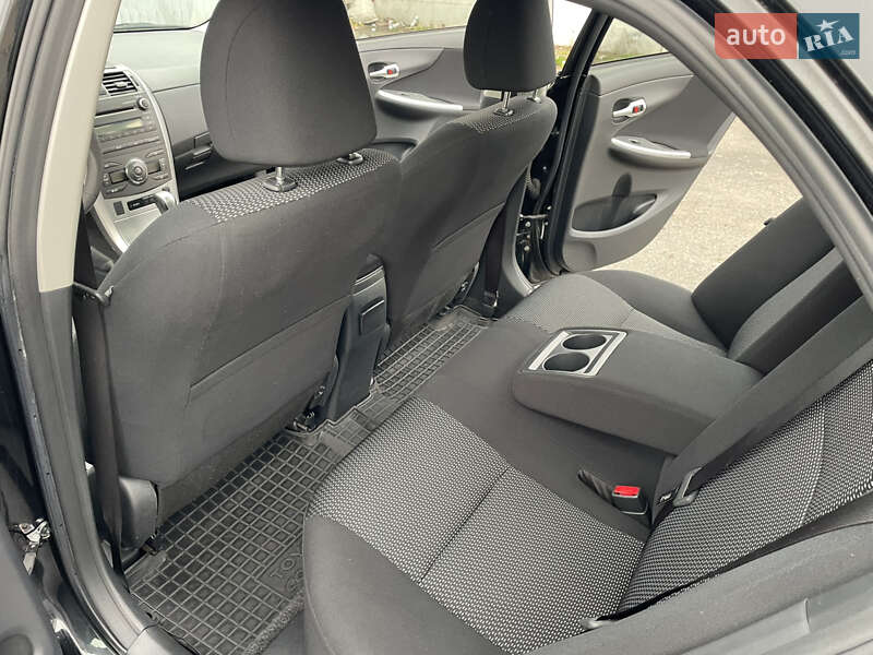 Седан Toyota Corolla 2012 в Киеве