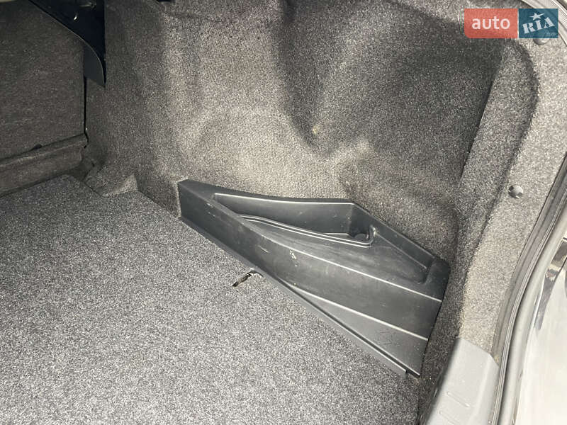 Седан Toyota Corolla 2012 в Киеве