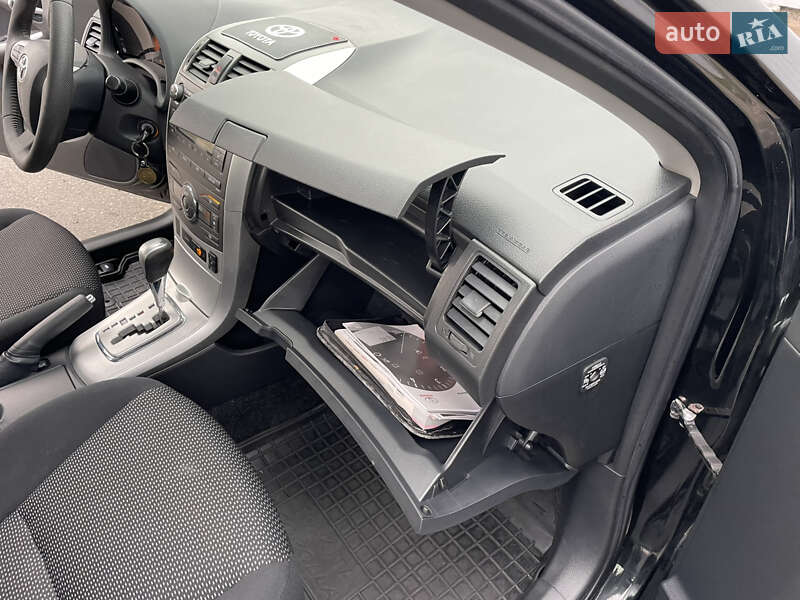 Седан Toyota Corolla 2012 в Киеве