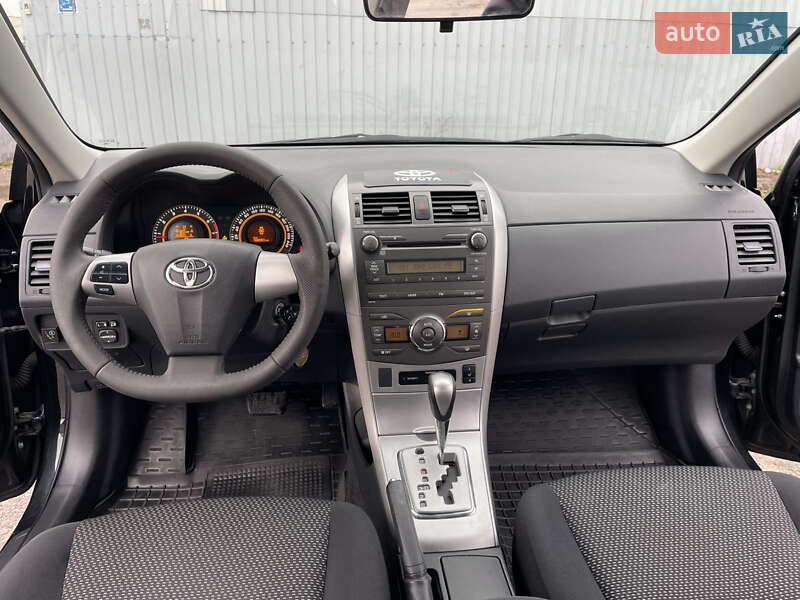 Седан Toyota Corolla 2012 в Киеве