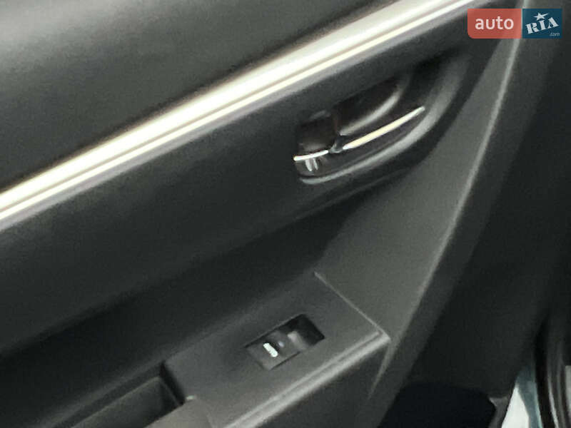 Седан Toyota Corolla 2016 в Києві фото 40 Седан Toyota Corolla 2016 в Києві