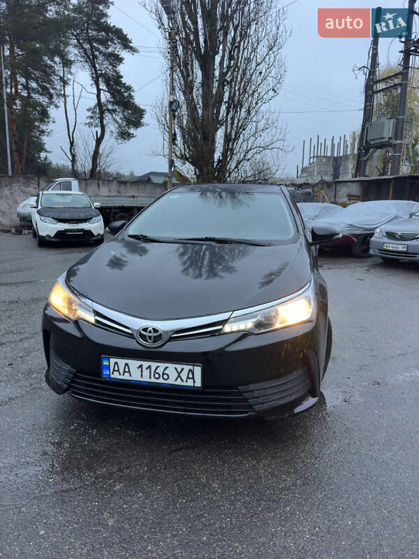 Седан Toyota Corolla 2018 в Києві фото Седан Toyota Corolla 2018 в Києві