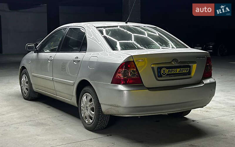 Седан Toyota Corolla 2005 в Черновцах