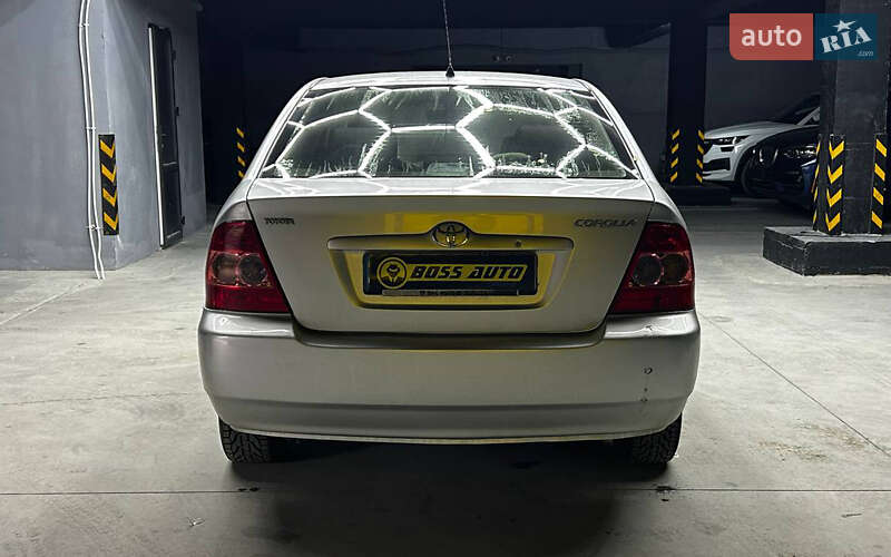 Седан Toyota Corolla 2005 в Черновцах