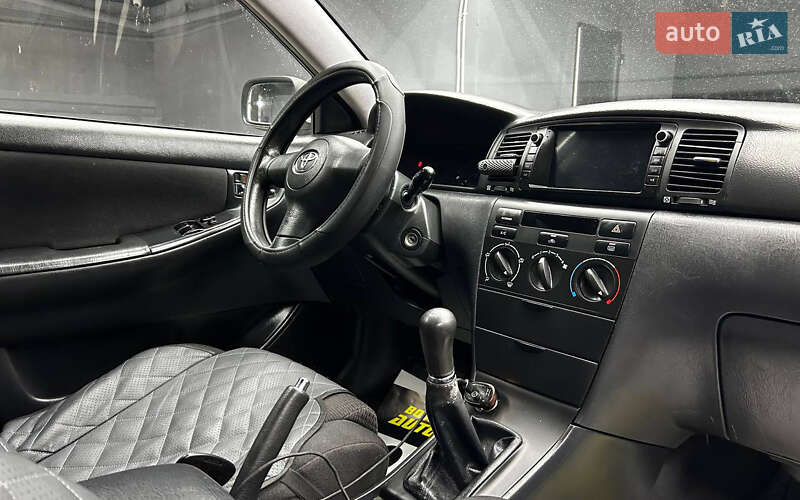 Седан Toyota Corolla 2005 в Черновцах