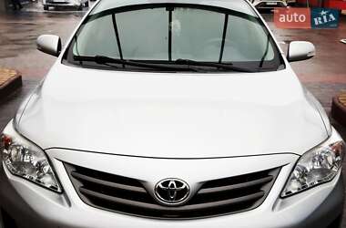 Седан Toyota Corolla 2011 в Тернополі
