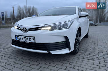 Седан Toyota Corolla 2017 в Николаеве
