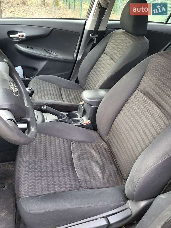 Седан Toyota Corolla 2012 в Борщеві