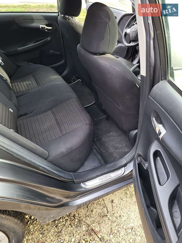 Седан Toyota Corolla 2012 в Борщеві