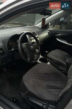 Седан Toyota Corolla 2008 в Полонному