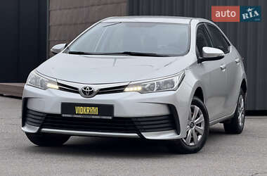 Седан Toyota Corolla 2016 в Киеве