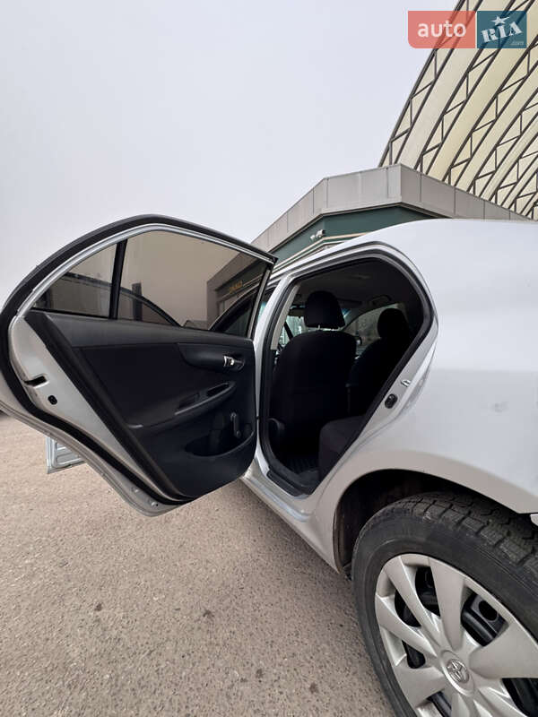 Седан Toyota Corolla 2011 в Бучаче фото 11 Седан Toyota Corolla 2011 в Бучаче