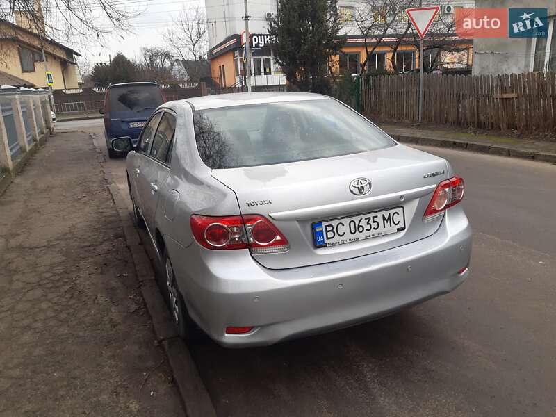 Седан Toyota Corolla 2010 в Івано-Франково