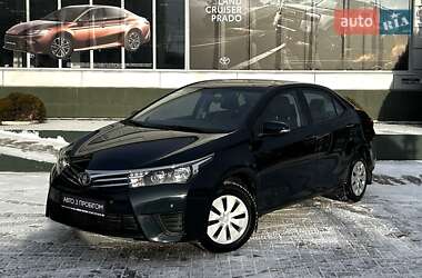 Седан Toyota Corolla 2013 в Черновцах
