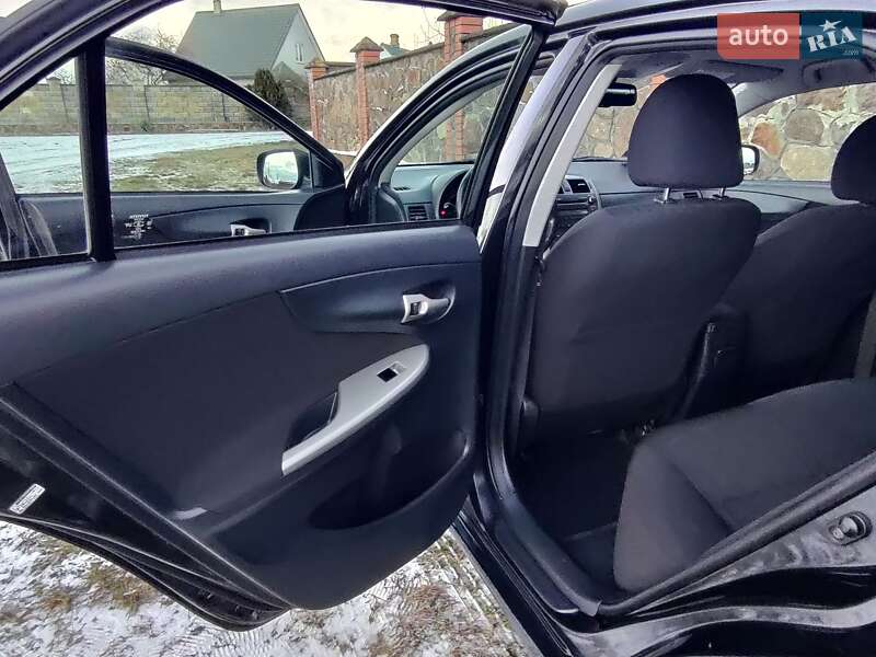 Седан Toyota Corolla 2008 в Сарнах