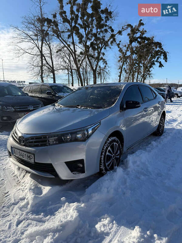 Седан Toyota Corolla 2015 в Полтаве