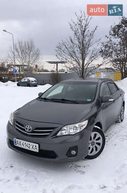 Седан Toyota Corolla 2011 в Киеве
