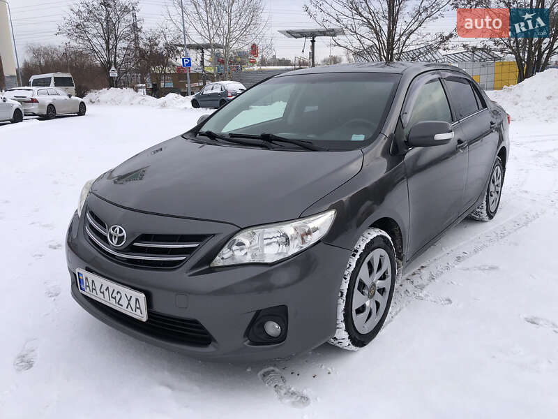 Седан Toyota Corolla 2011 в Києві