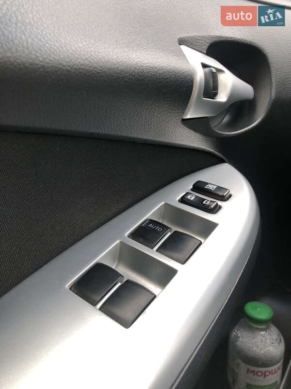 Седан Toyota Corolla 2011 в Києві