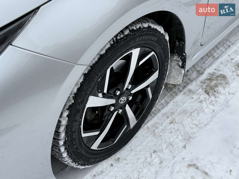 Седан Toyota Corolla 2019 в Киеве