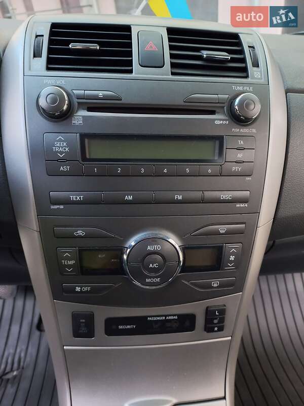 Седан Toyota Corolla 2007 в Золочеве