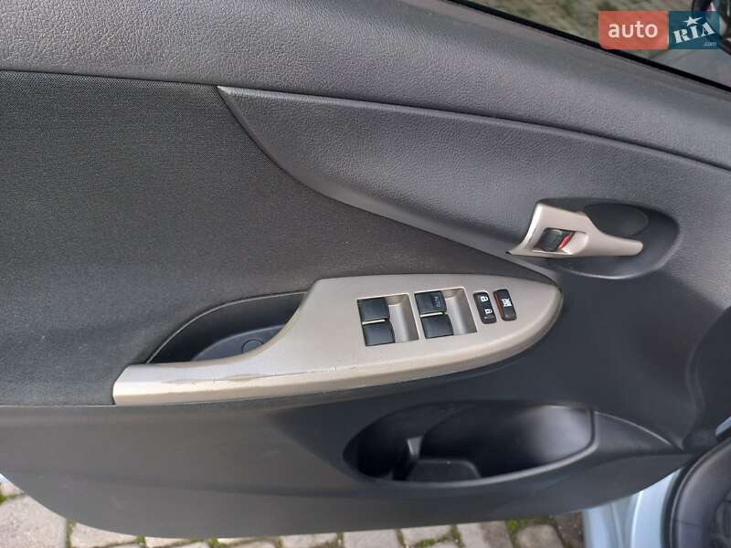 Седан Toyota Corolla 2007 в Золочеве