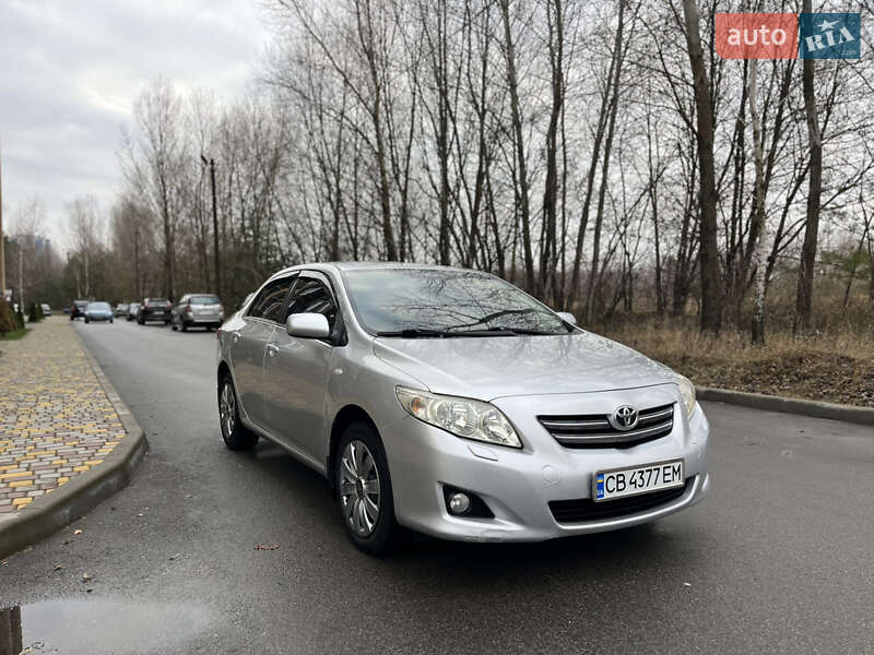 Седан Toyota Corolla 2008 в Чернигове