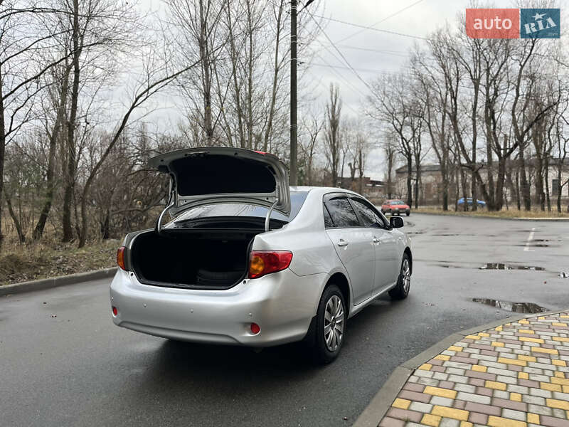 Седан Toyota Corolla 2008 в Чернигове