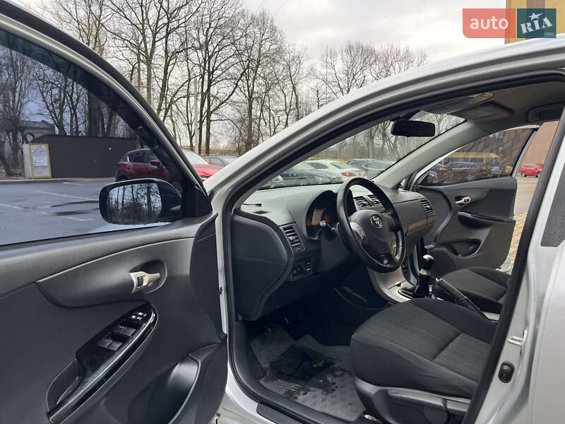 Седан Toyota Corolla 2008 в Чернигове