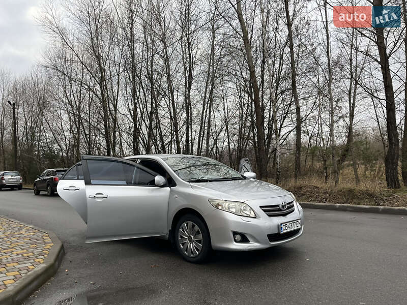 Седан Toyota Corolla 2008 в Чернигове