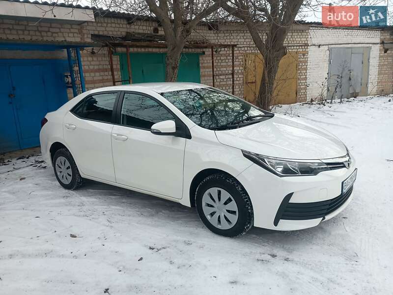 Седан Toyota Corolla 2017 в Кропивницькому