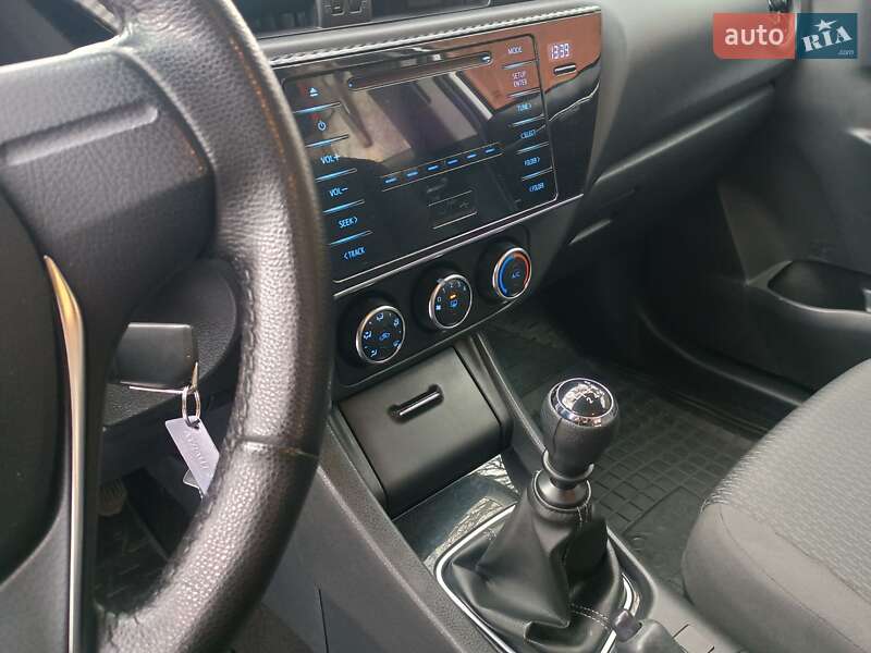 Седан Toyota Corolla 2017 в Кропивницькому