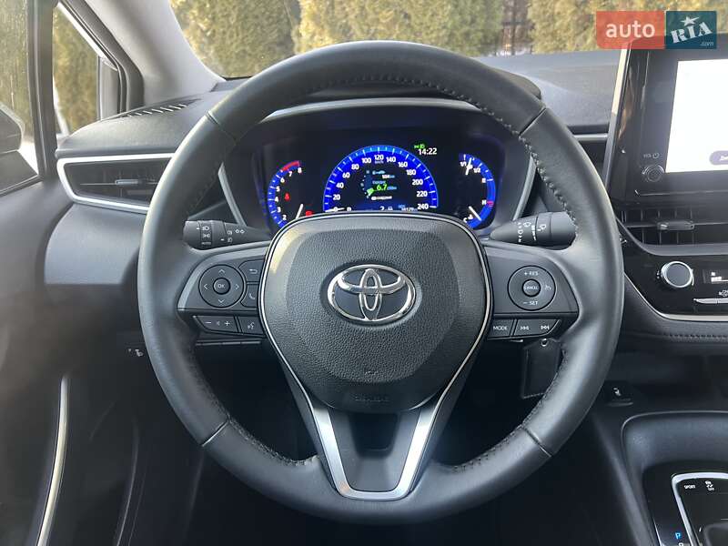 Седан Toyota Corolla 2024 в Львове
