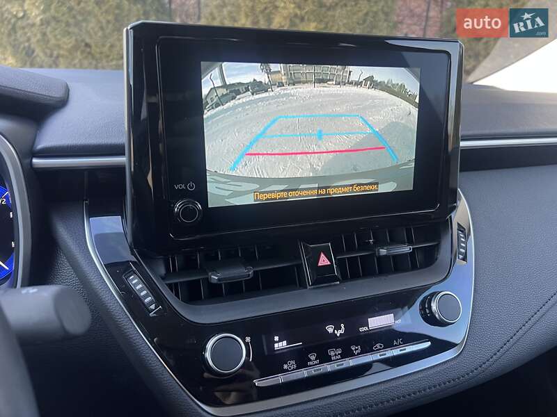 Седан Toyota Corolla 2024 в Львове