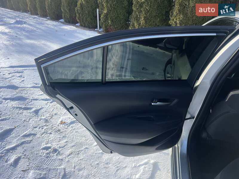 Седан Toyota Corolla 2024 в Львове
