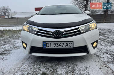 Седан Toyota Corolla 2015 в Краснограді